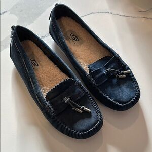 EUC Ugg Roni Navy Suede Sherpa Lined Moccasin:
/Slippers Sz 7.5